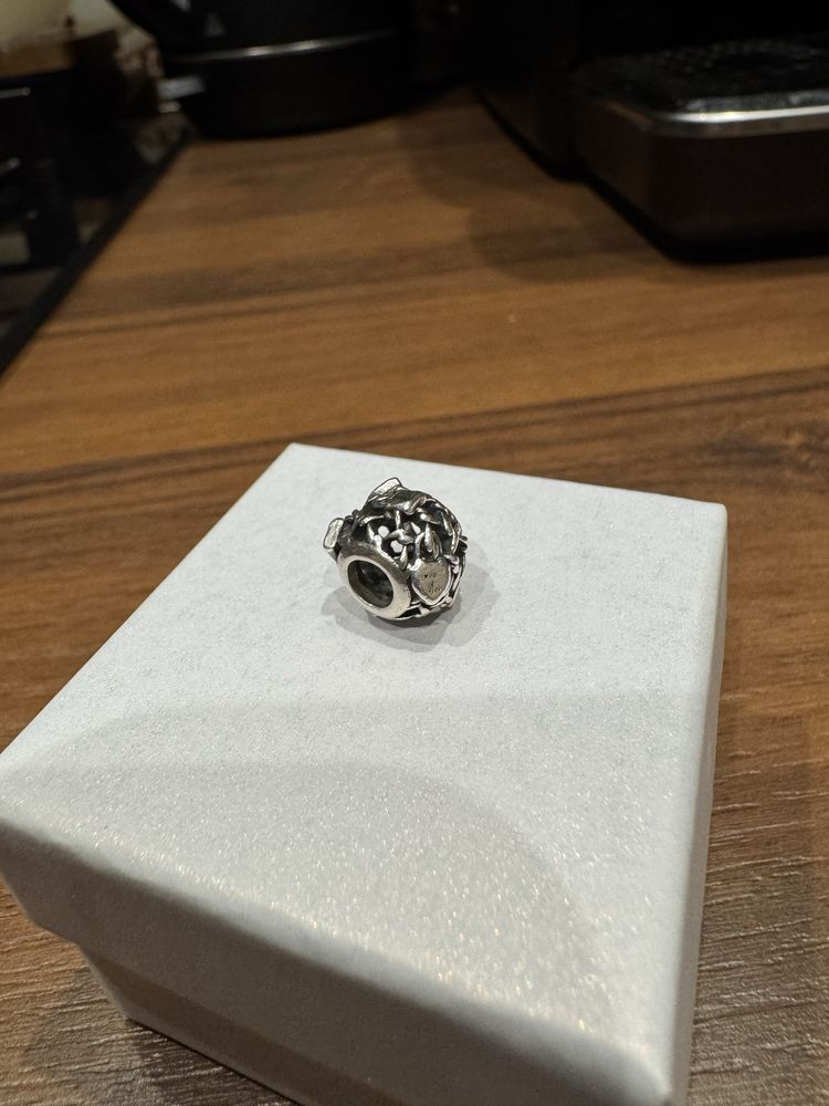 Używany charms Pandora