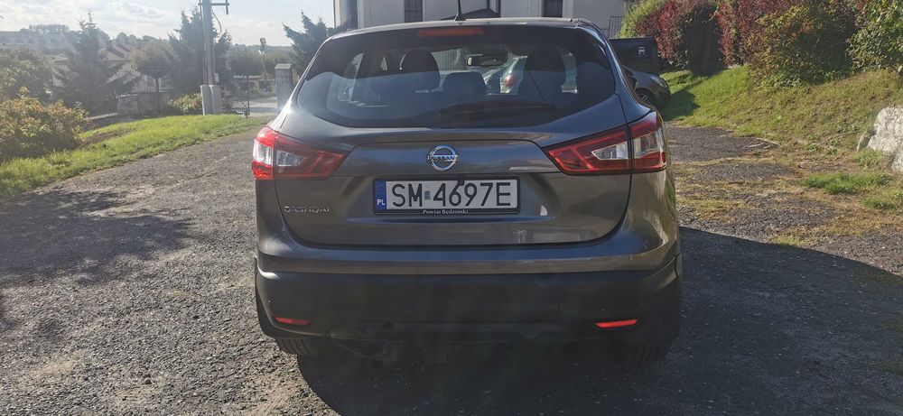 Nissan Qashqai 1,2 benzyna