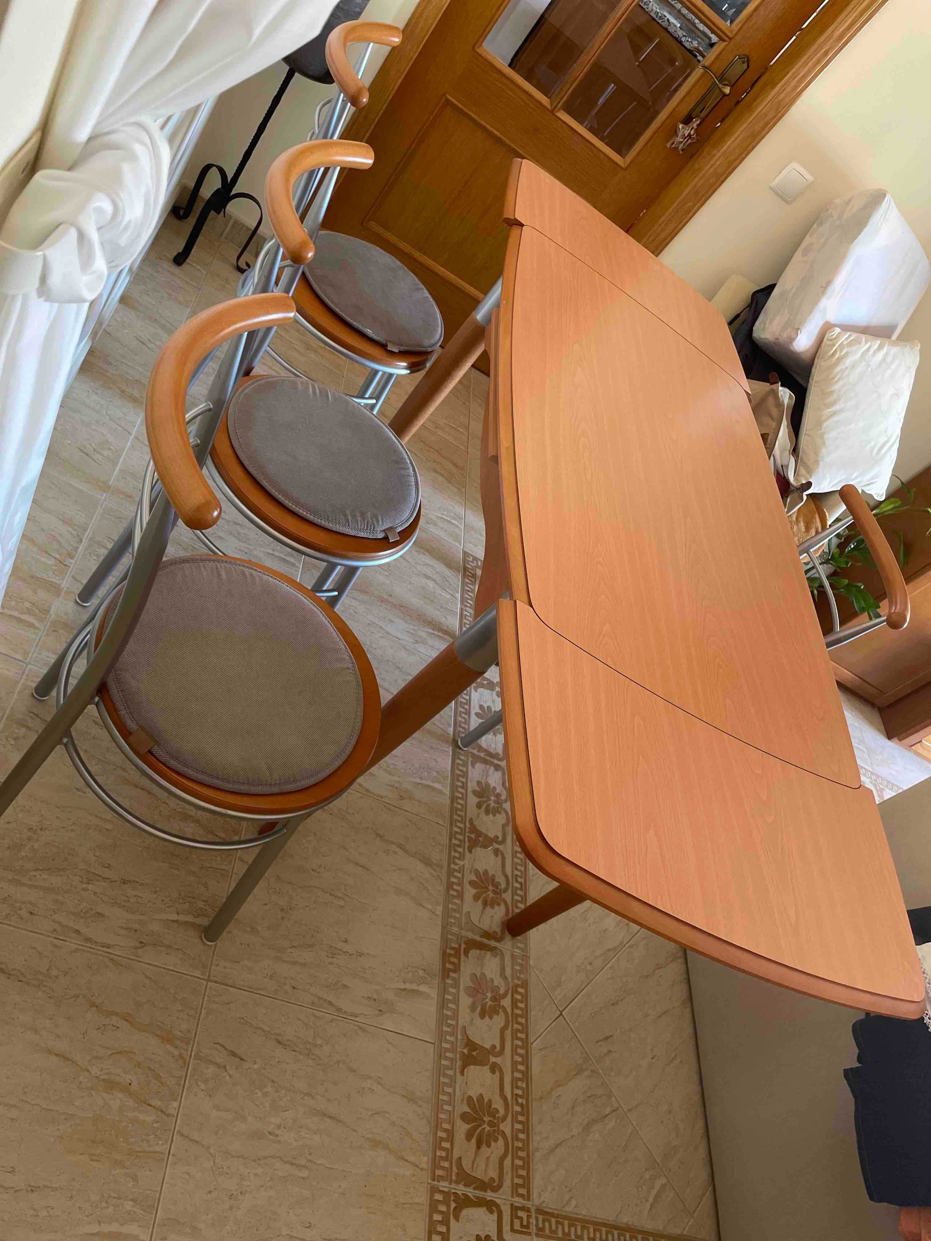 Mesa de jantar extensível com 4 cadeiras