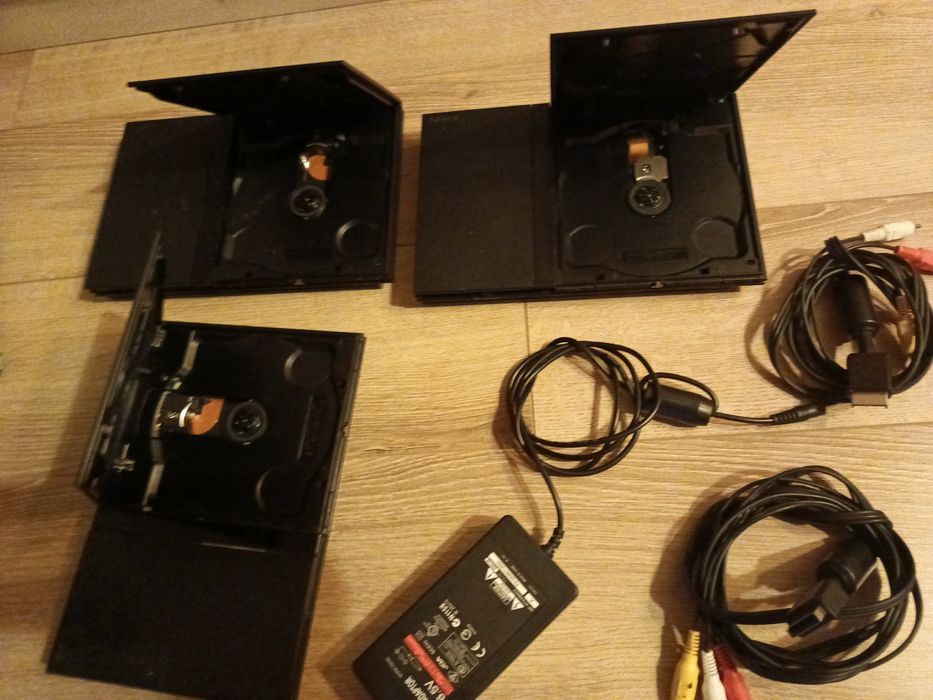 Uszkodzone trzy konsole PS2