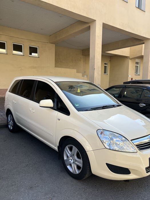 Опель Зафира Б 2013 рік 7 місць 1.6 газ/бенз рестайлинг