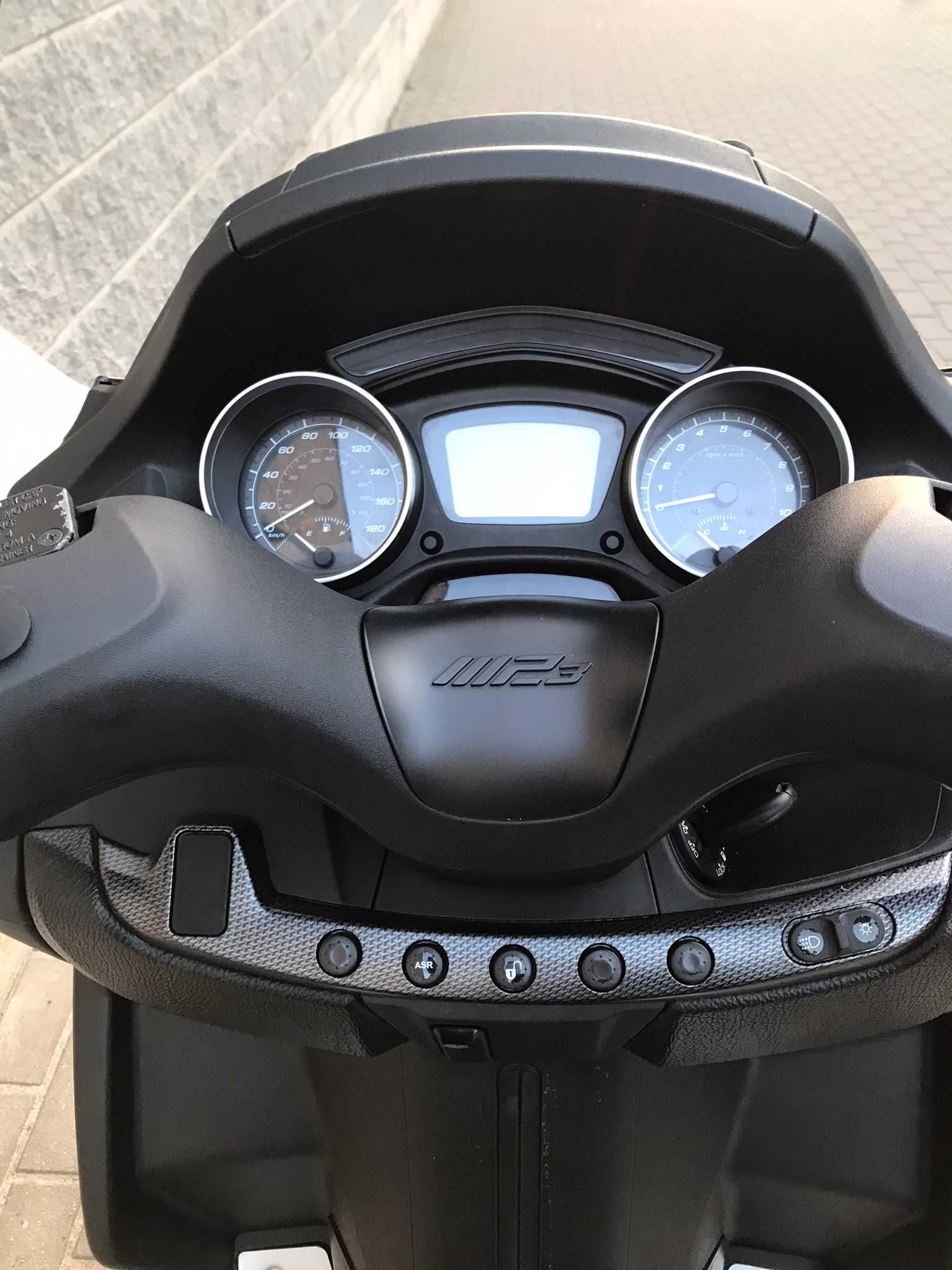 Piaggio MP3 500 HPE 2021r. LED