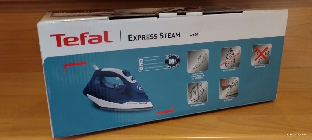 TEFAL / FV2838 / żelazko parowe / 2400 / NOWE
