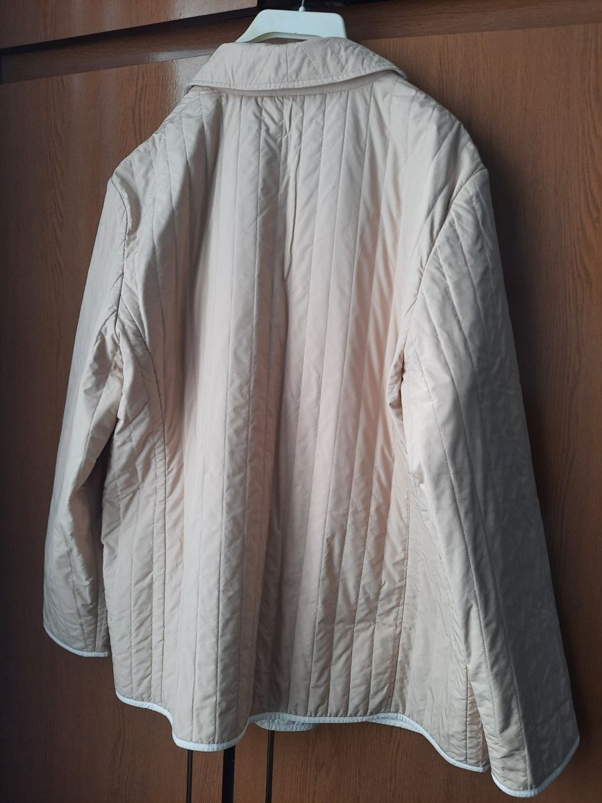 Ветровка весняна куртка жіноча світла бежева 46 розмір