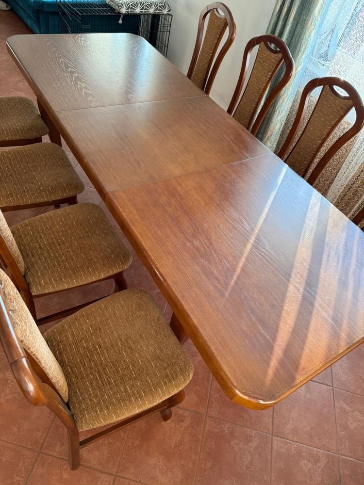 Duży stół dębowy + komplet krzeseł – solidny, elegancki zestaw!