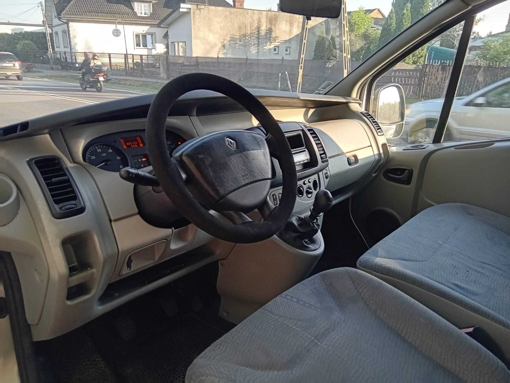 Renault Trafic 1.9 DCi 2005r. 9-cio osobowy