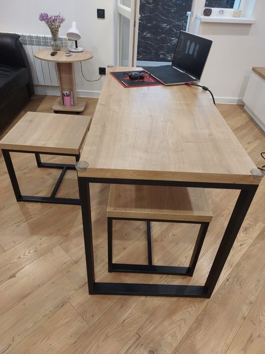 Продам набір меблів: стіл + 2 стільці.