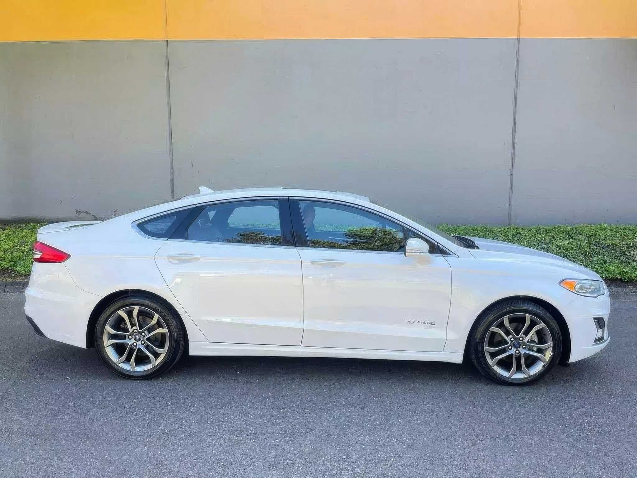 Ford Fusion Hybrid Titanium 2019