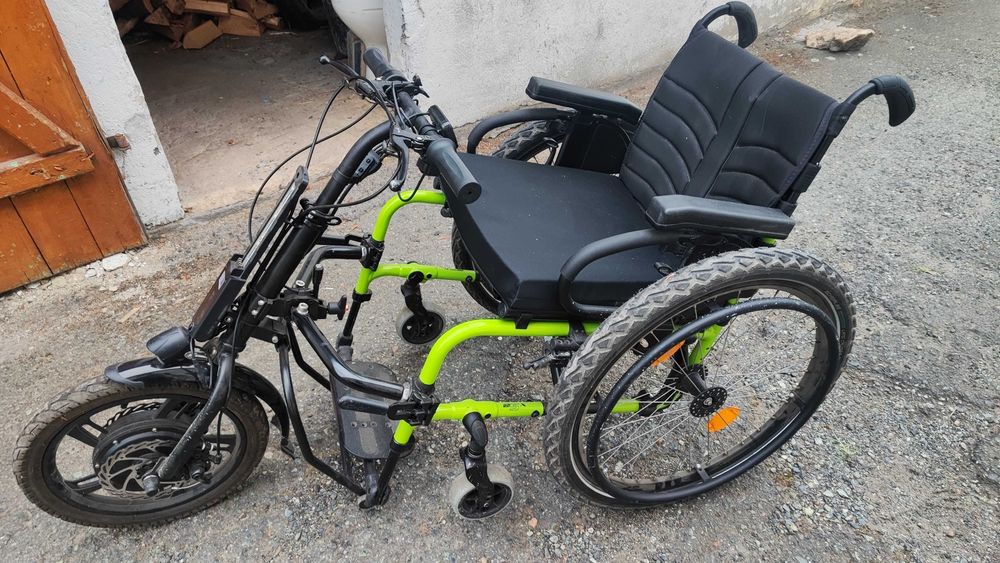 Wózek inwalidzki z przystawką