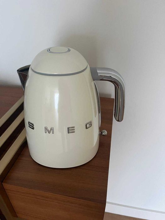 Chaleira Elétrica Smeg Mini , 1,7L, Creme , NOVA