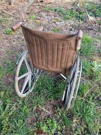 Stary wózek inwalidzki