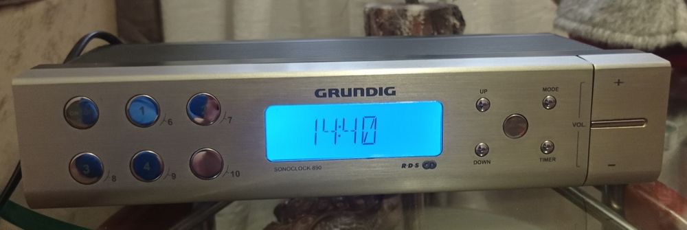 Радиоприемник Grundig Sonocloc 890.