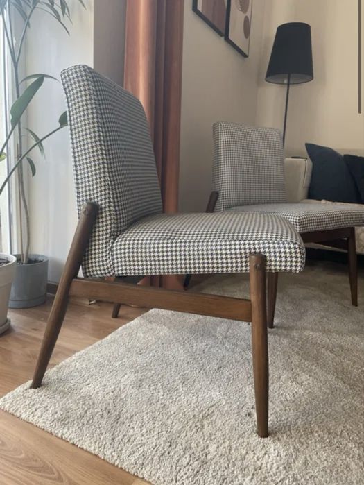 Fotele PRL po renowacji