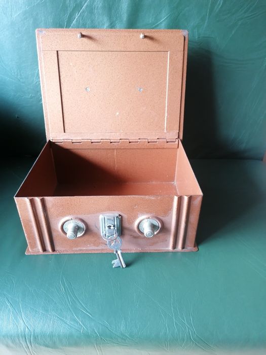 Cofre completo com 2 chaves e código  para desocupar