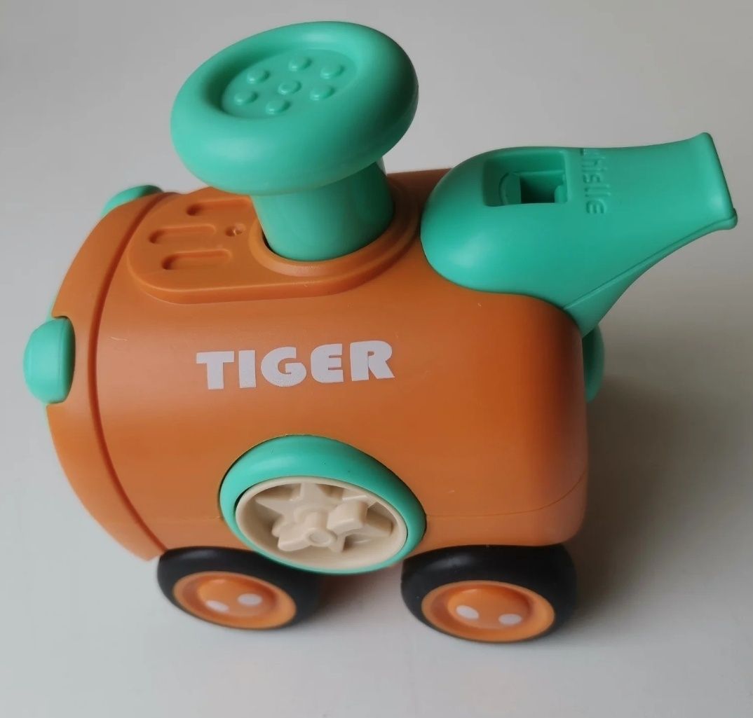 Nowe autko auto z gwizdkiem