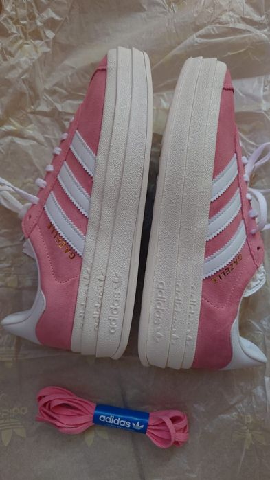 Кросівки Adidas Gazelle bold, рожеві.
Нові, оригінал з Британії.
Зручн