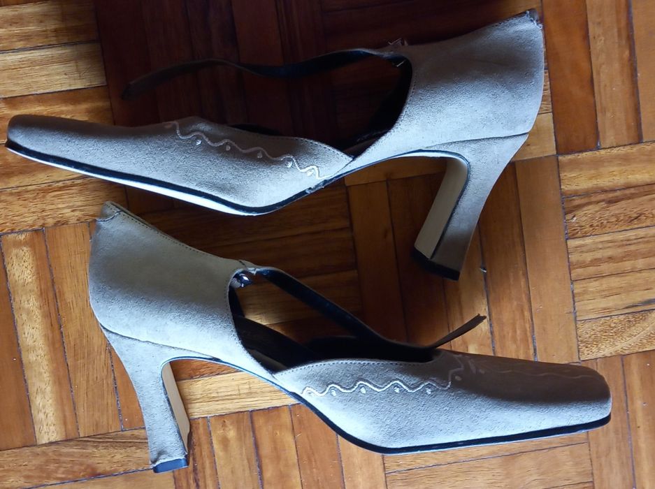 Sapatos novos quase de graça.