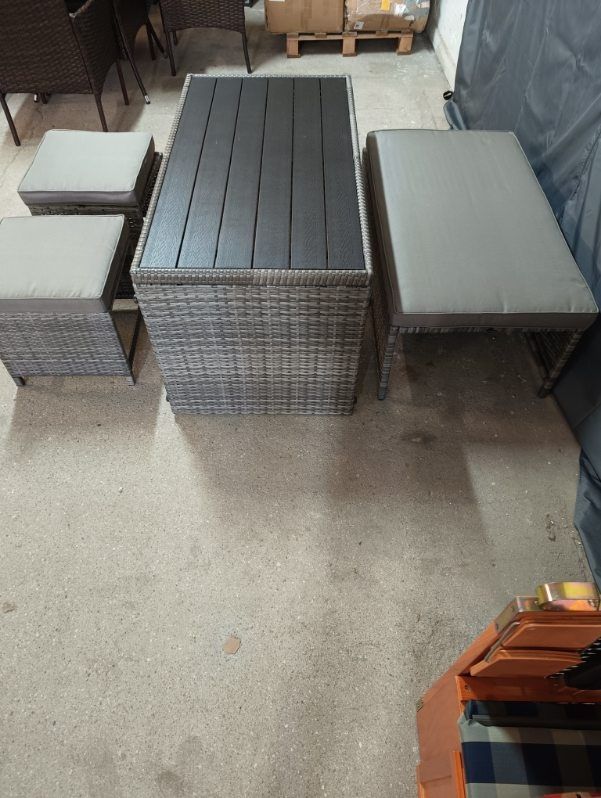 Dwu funkcyjny zestaw ogrodowy! Sofa + pufy + stół. Meble tarasowe