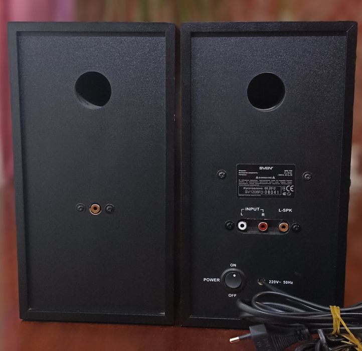 Акустическая система SVEN SPS-702 (2X20W)