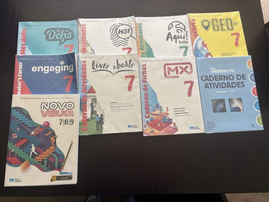 Vendo cadernos de atividades do 7 ano
