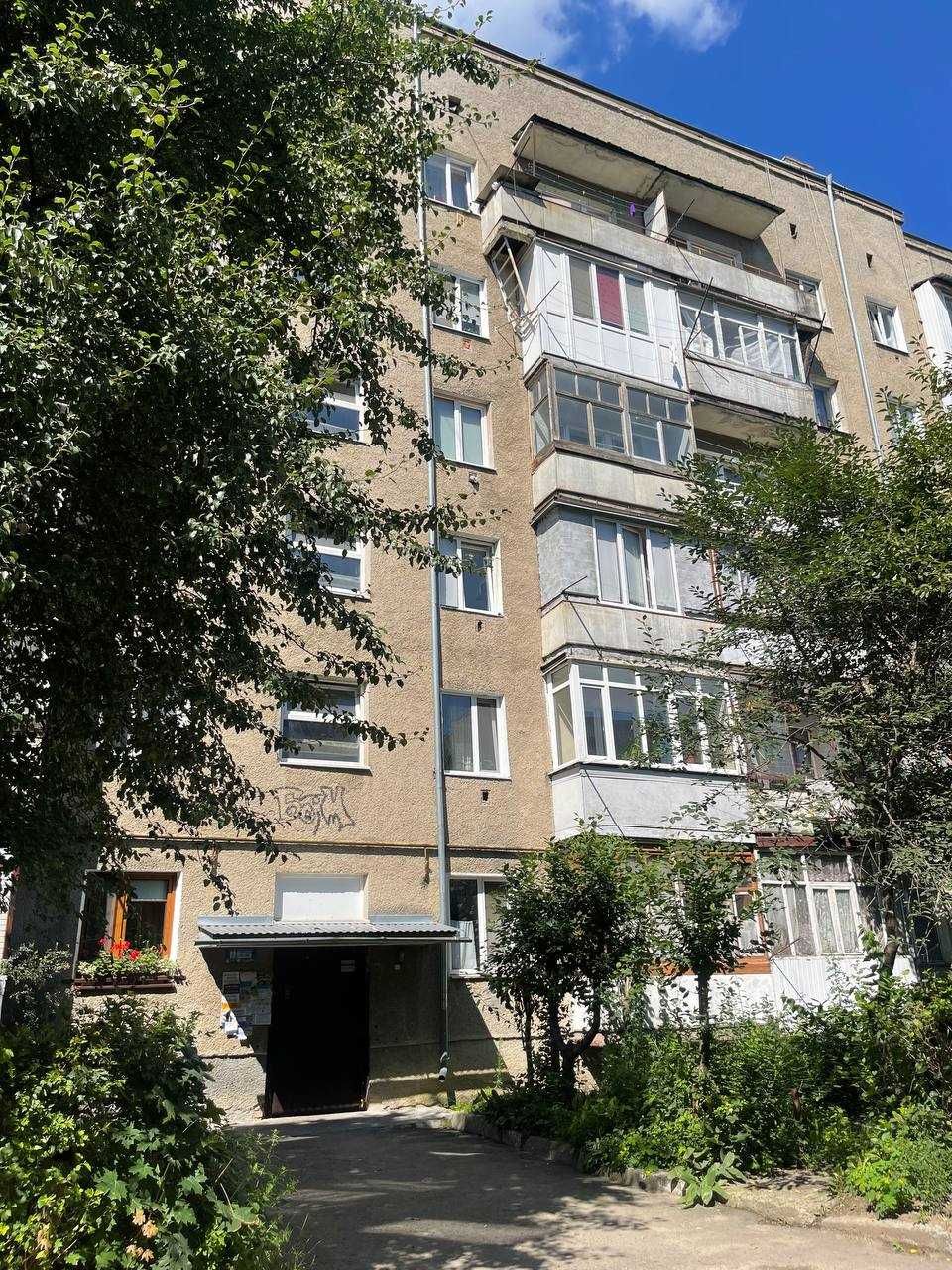 1 к. к. вул. Довженка р-н парку і озера