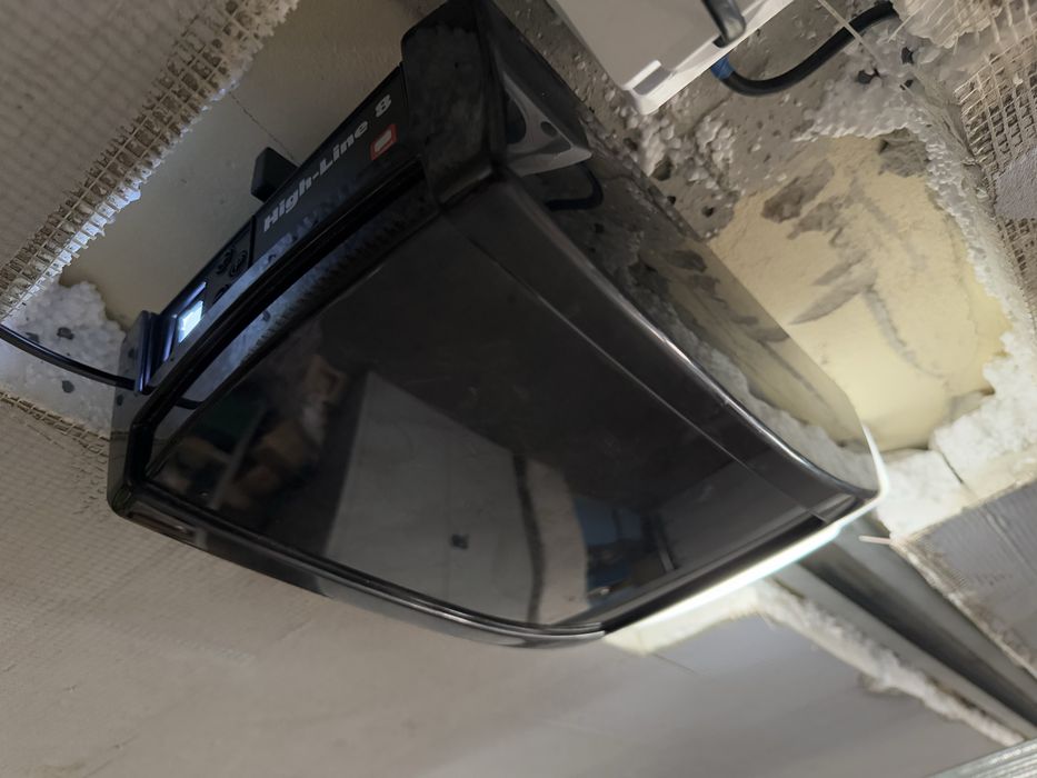 Brama garażowa segmentowa z napędem, 2023 rok, ciemny orzech