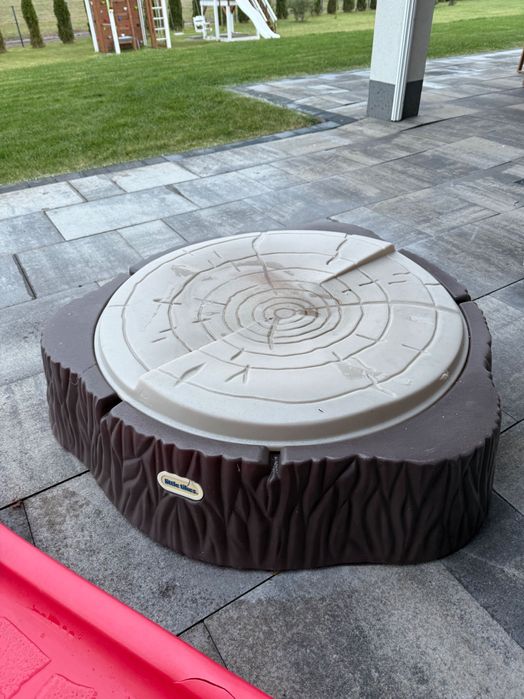 Piaskownica dla dzieci i mini plac zabaw