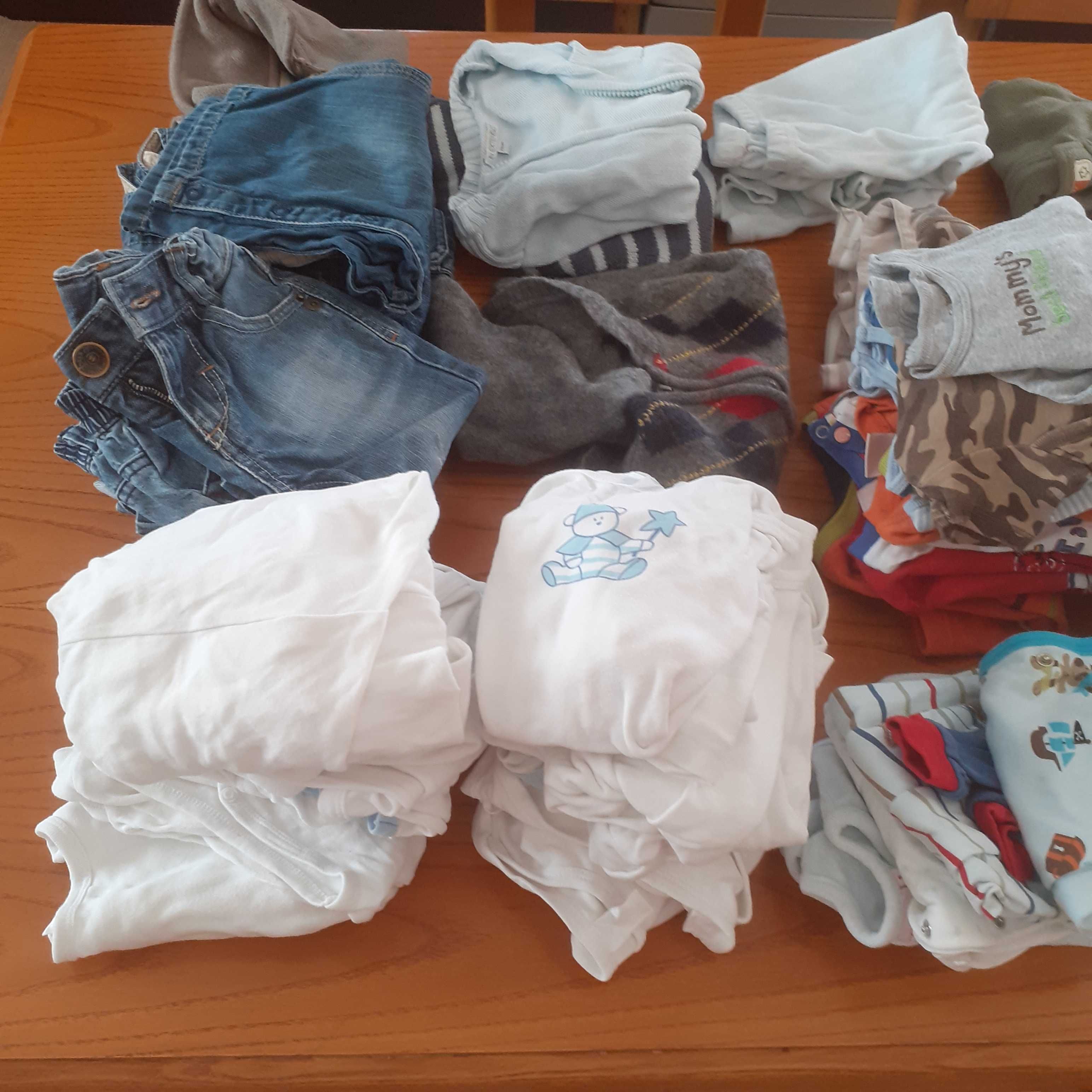 Roupa de bebé usada-3 a 6 meses e 6 a 9 meses
