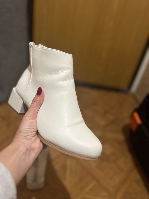 Взуття на весілля восени зима на маленькому каблуку красиві 39 розмір