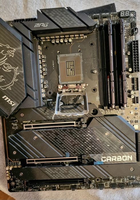 MSI MPG Z690 Carbon Wi-Fi + Intel Core i5-12700