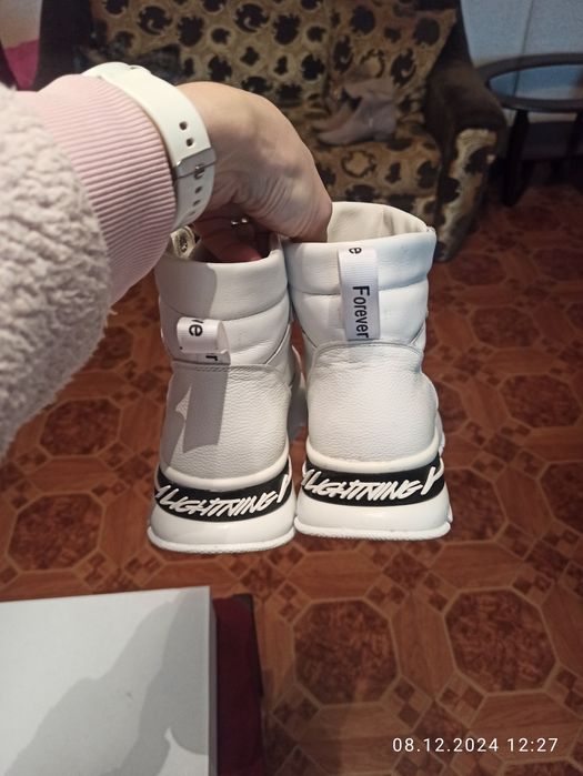 Взуття, ботинки, хайтоы, кроссовки