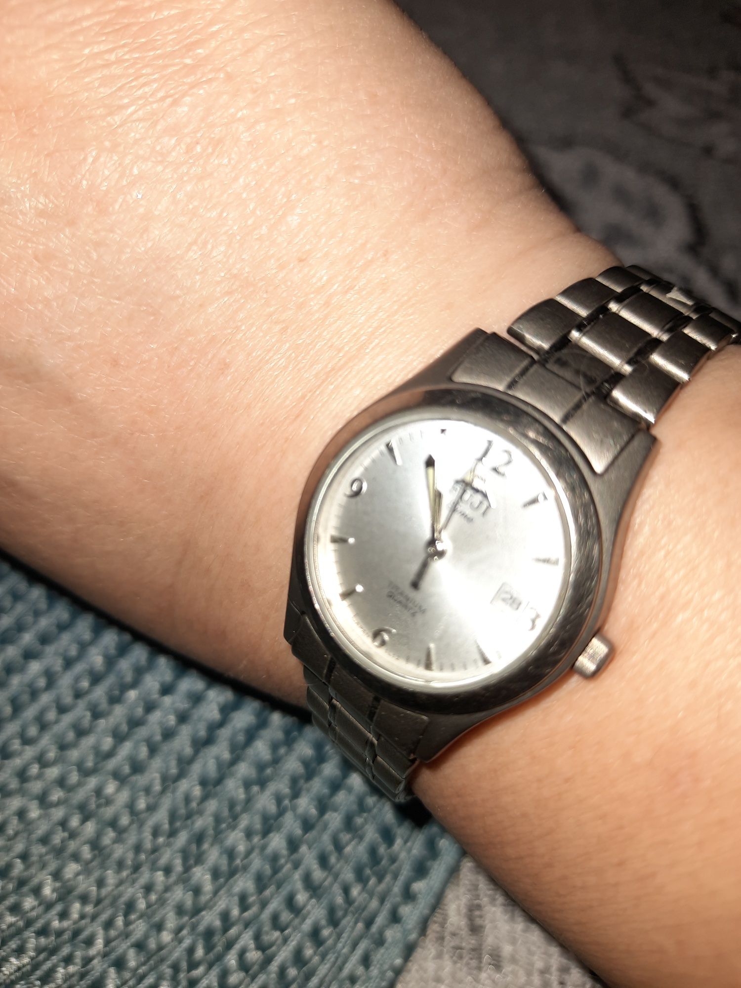 Zegarek damski kolor srebrny