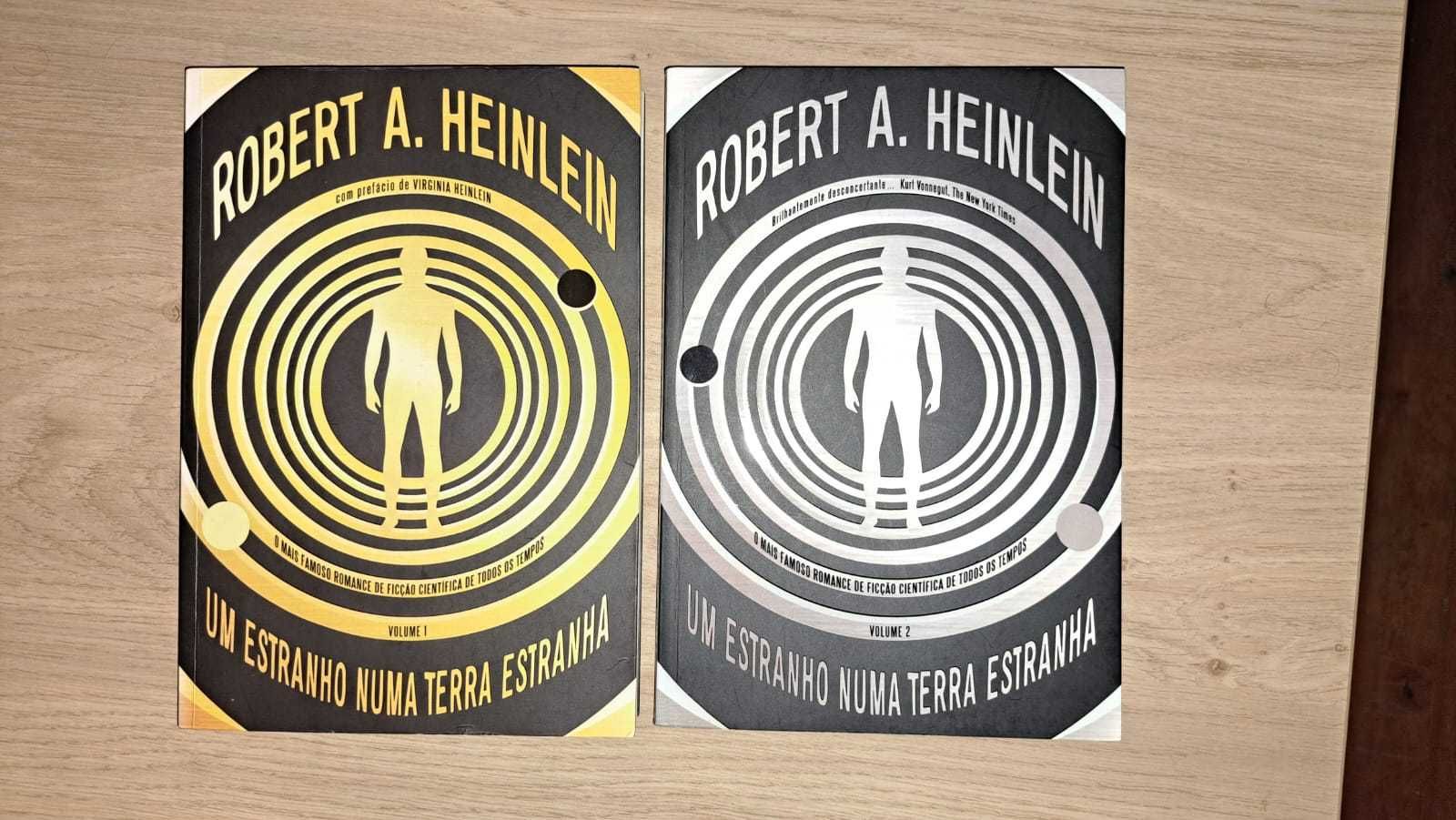 Um Estranho Numa Terra Estranha: Volumes 1 e 2 de Robert A. Heinlein