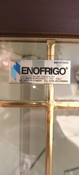 Armário de refrigeração,para sobremesa ou bebidas.