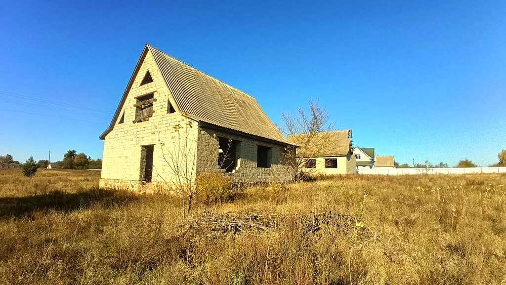 Продам коробку та 16сот.землі в с.Зурівка.Тихе місце.Від Києва 47км.