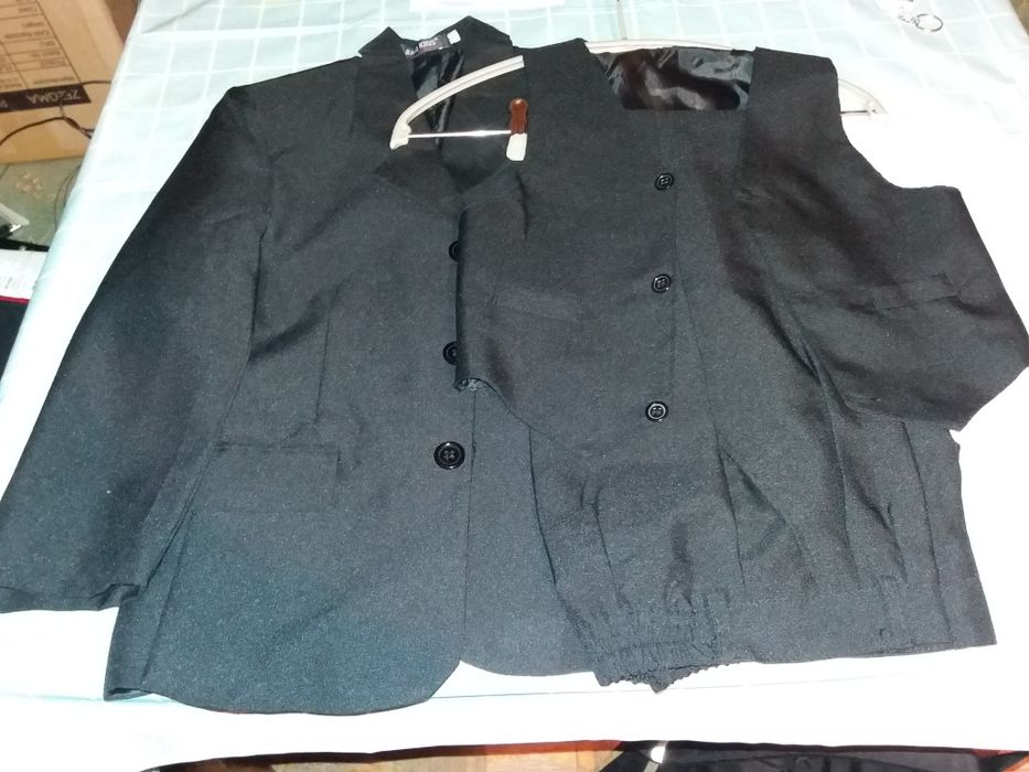 Zestaw trzy częściowy garnitur chłopięcy 128-134cm 9/lat