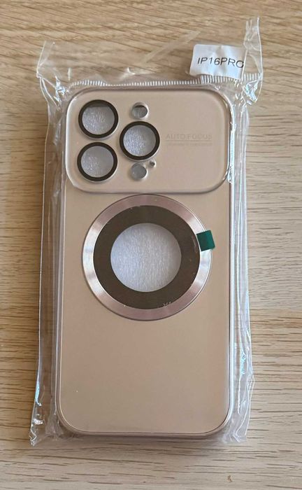 Etui iPhone 16 Pro MagSafe z osłoną aparatu / pustynne złoto