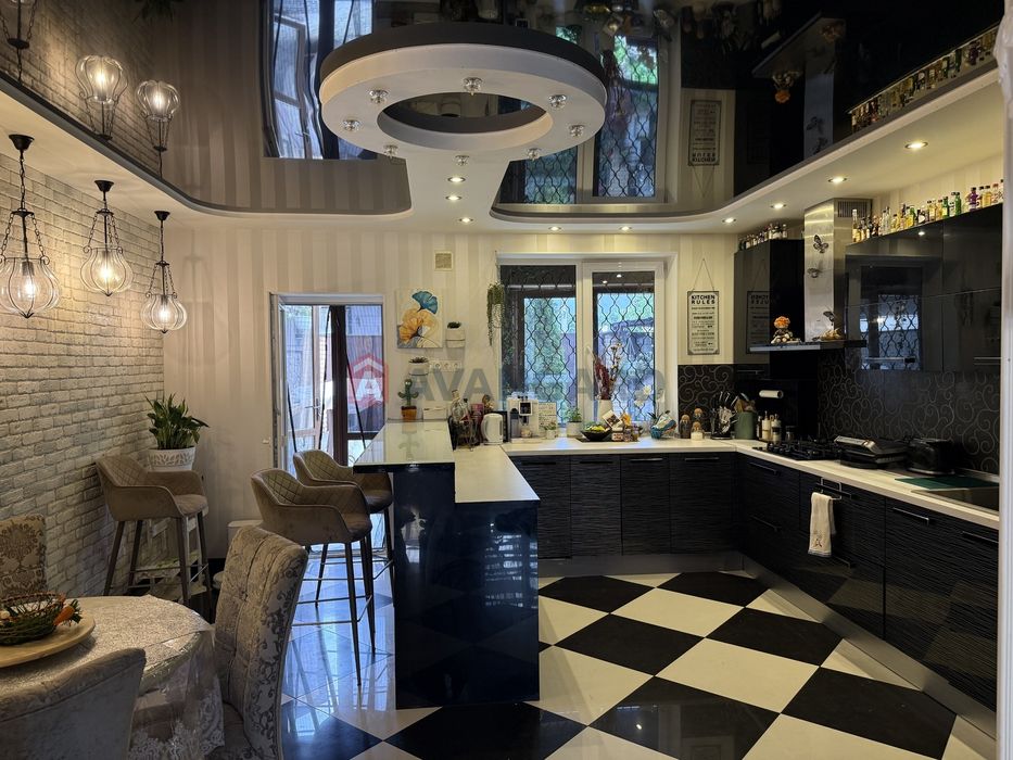 Таунхаус з ремонтом, Святопетрівське!!!