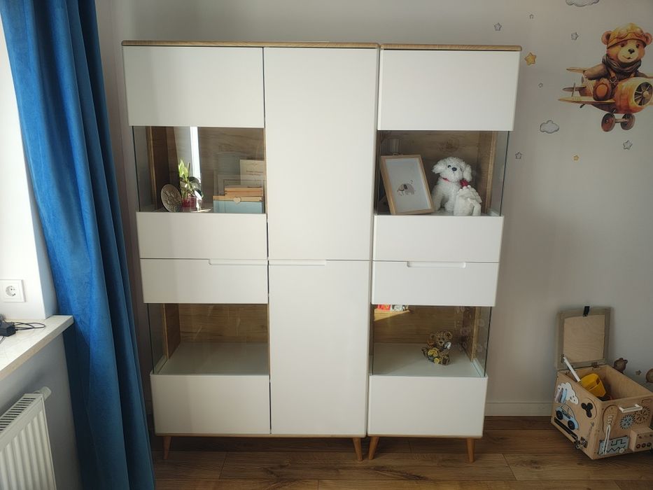 Dwie wytrynki bialo-drewniane Agata Meble New Vincent