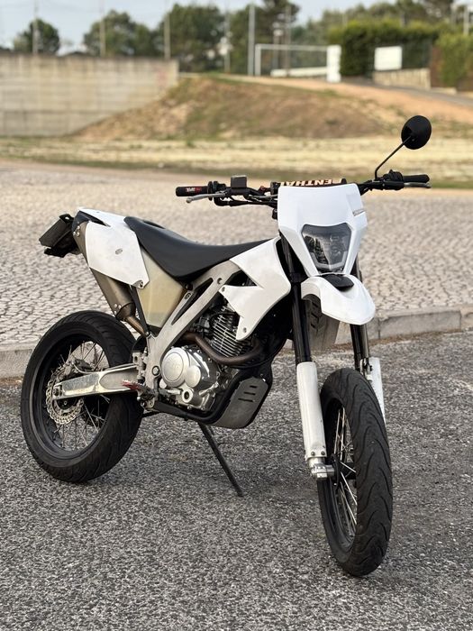 Ajp pr3 supermotard full extras 2700 quem vier buscar esta semana