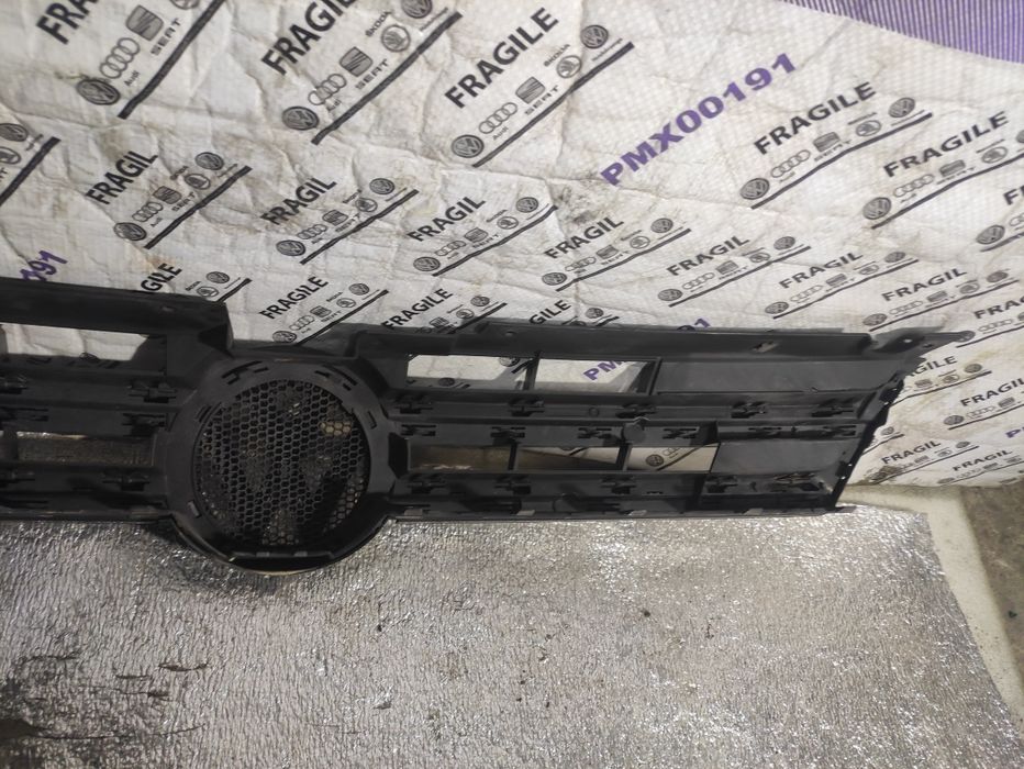 Решітка ришотка центральна Туарег таурег Touareg Tuareg NF Volkswagen