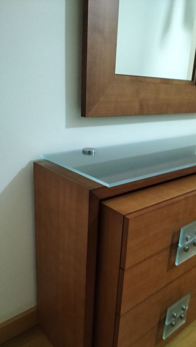 Quarto em cerejeira com cama estofada