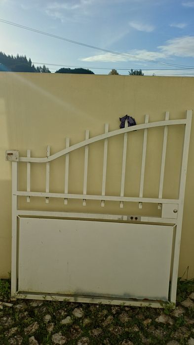 Portão branco  usado