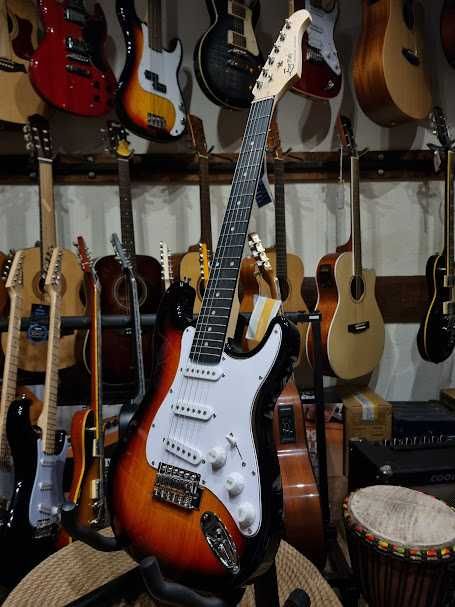 Ever Play ST-2 3/4 mała gitara elektryczna ST2 SSH SB/WH dla juniora