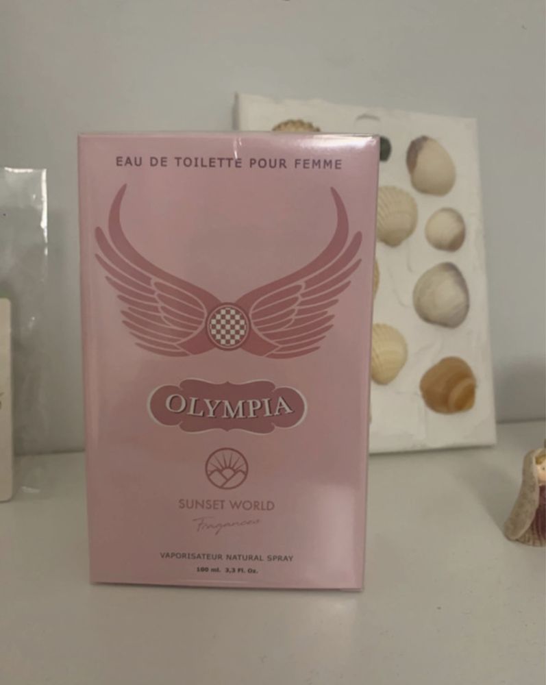 Perfume Olympia embalado