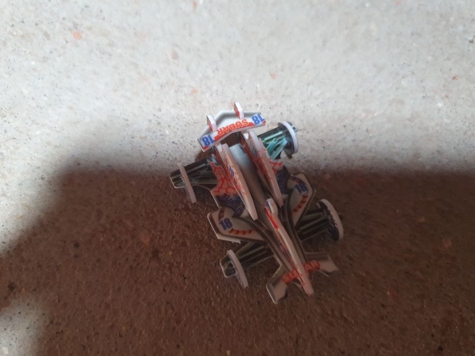 Vendo tazos, pokemon e beyblades antigos