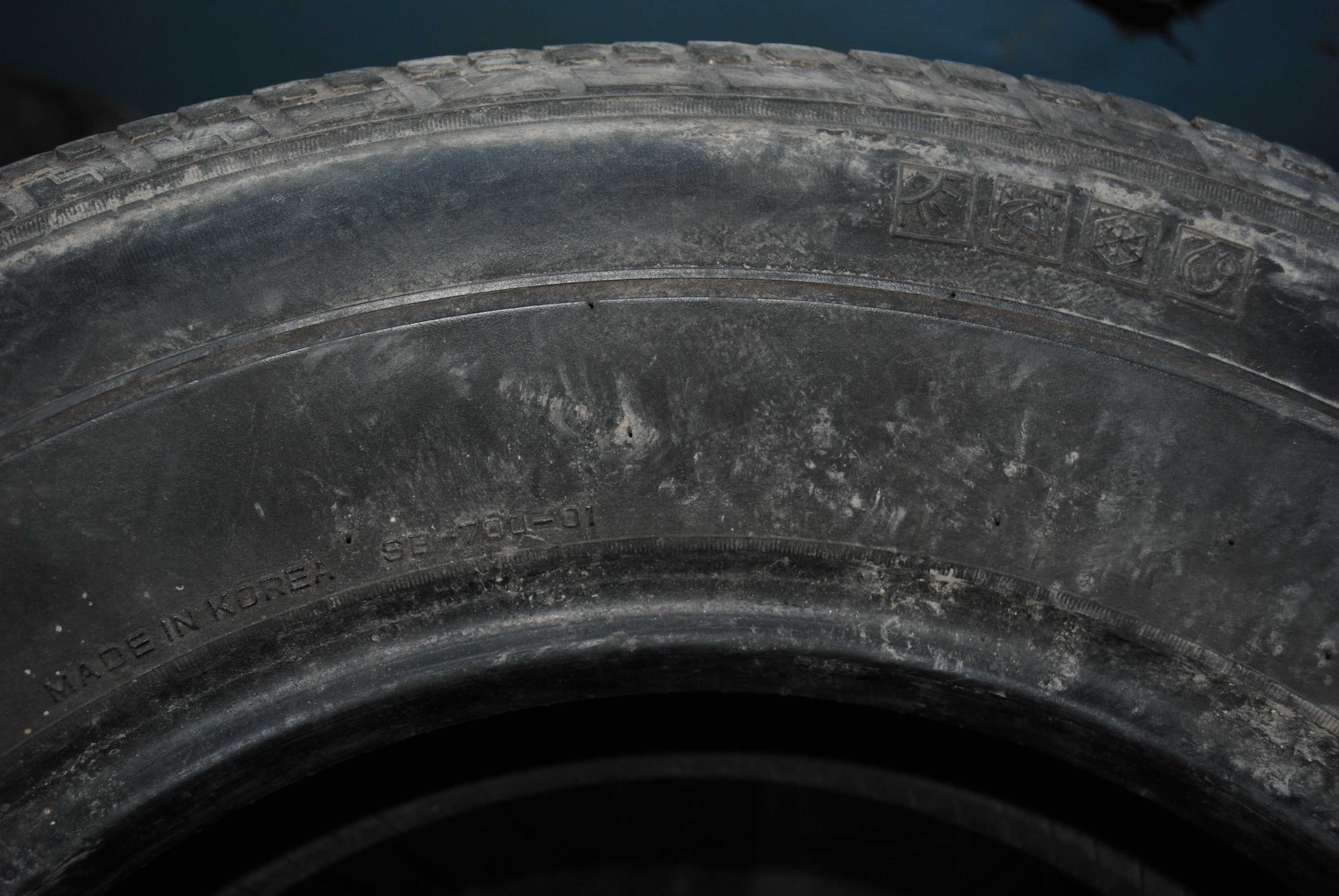 1 шина Roadstone 205/70 R15 4,5-5 мм без гуль, латок, порізів 2004р .