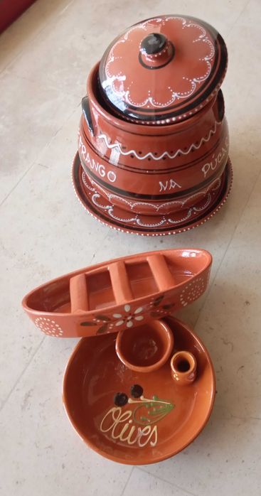 Pote para frango na púcara + azeitona + assador de chouriço