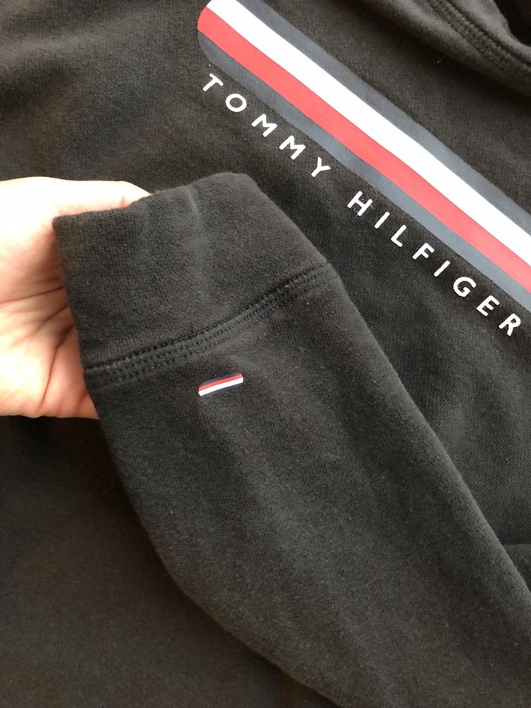 Czarna krótsza bluza Tommy Hilfiger