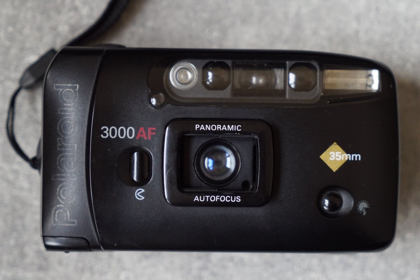 Polaroid 3000 af (пленочный панорамный фотоаппарат, мыльница) 
пленочн